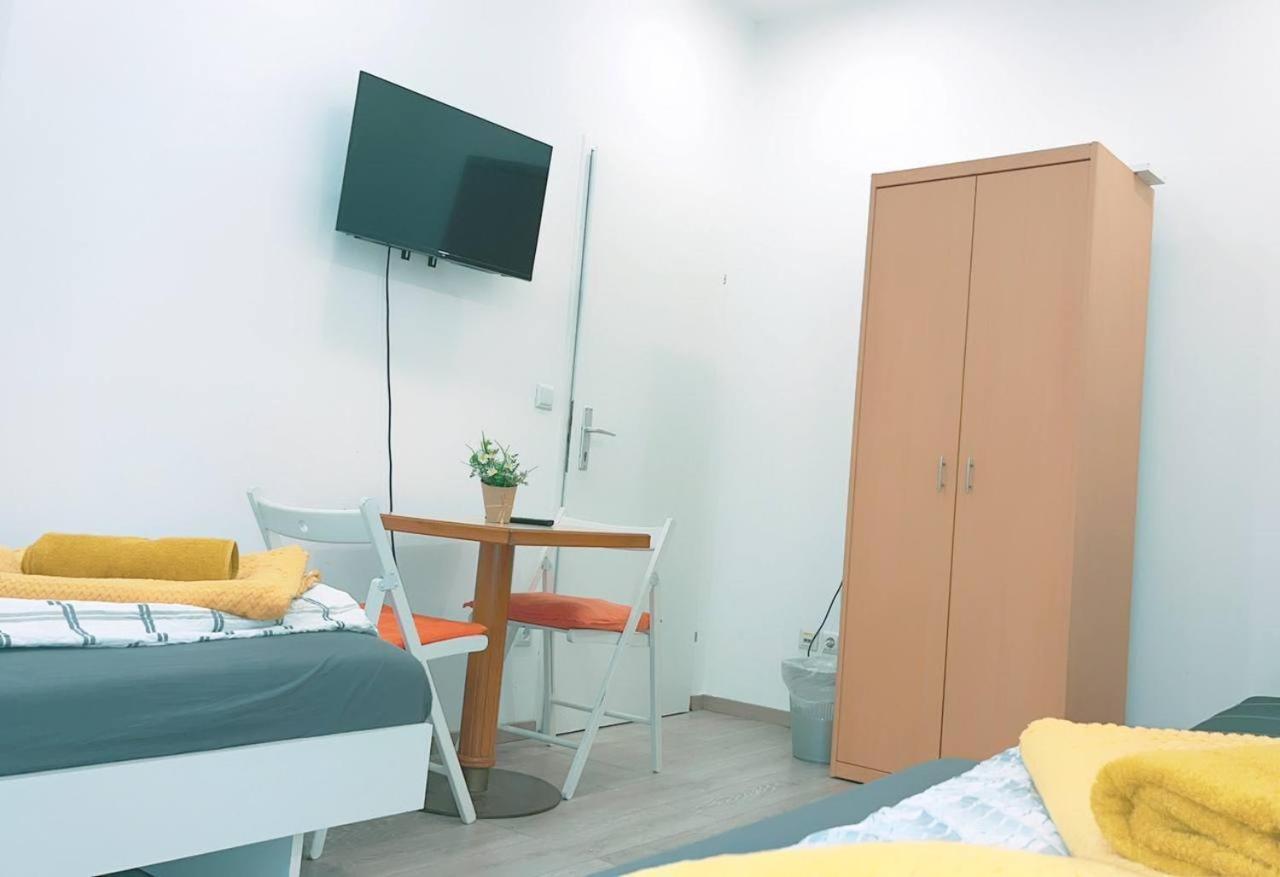 Comfort Triple Room Hn Wiedeń Zewnętrze zdjęcie